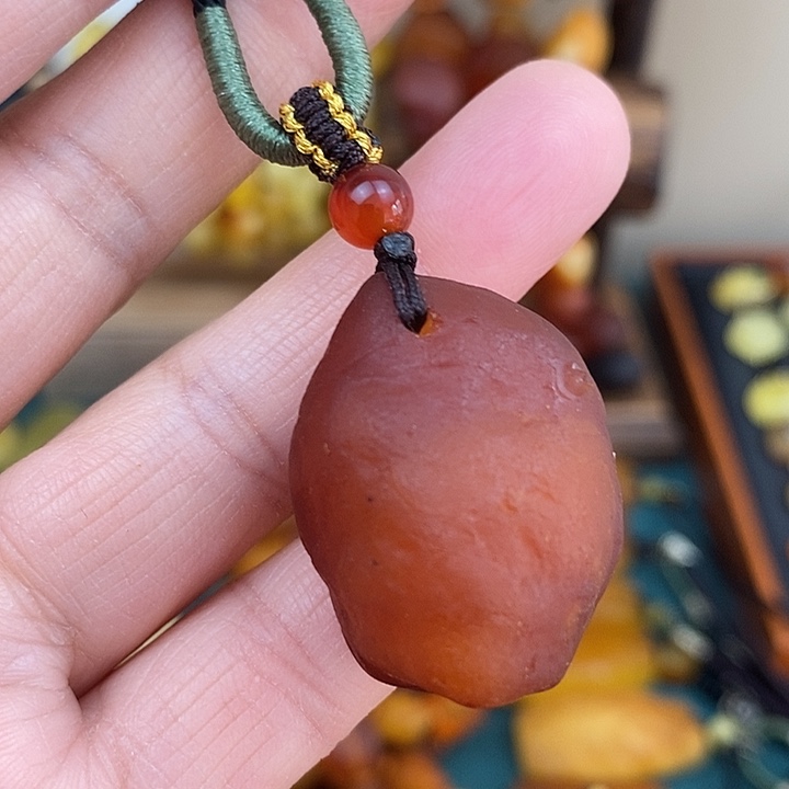 琥珀未镶嵌颈饰吊坠