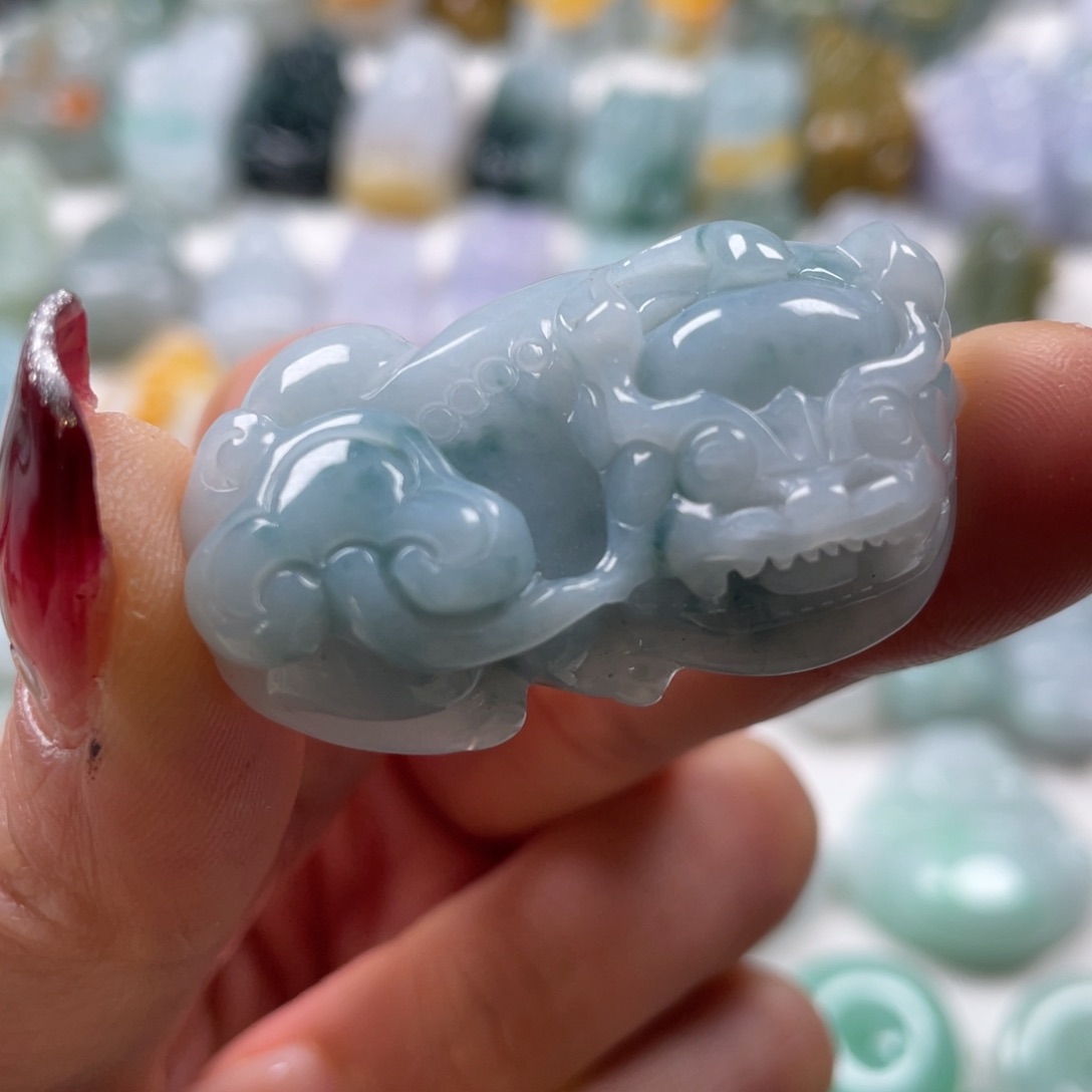 翡翠吊坠(赠链)未镶嵌