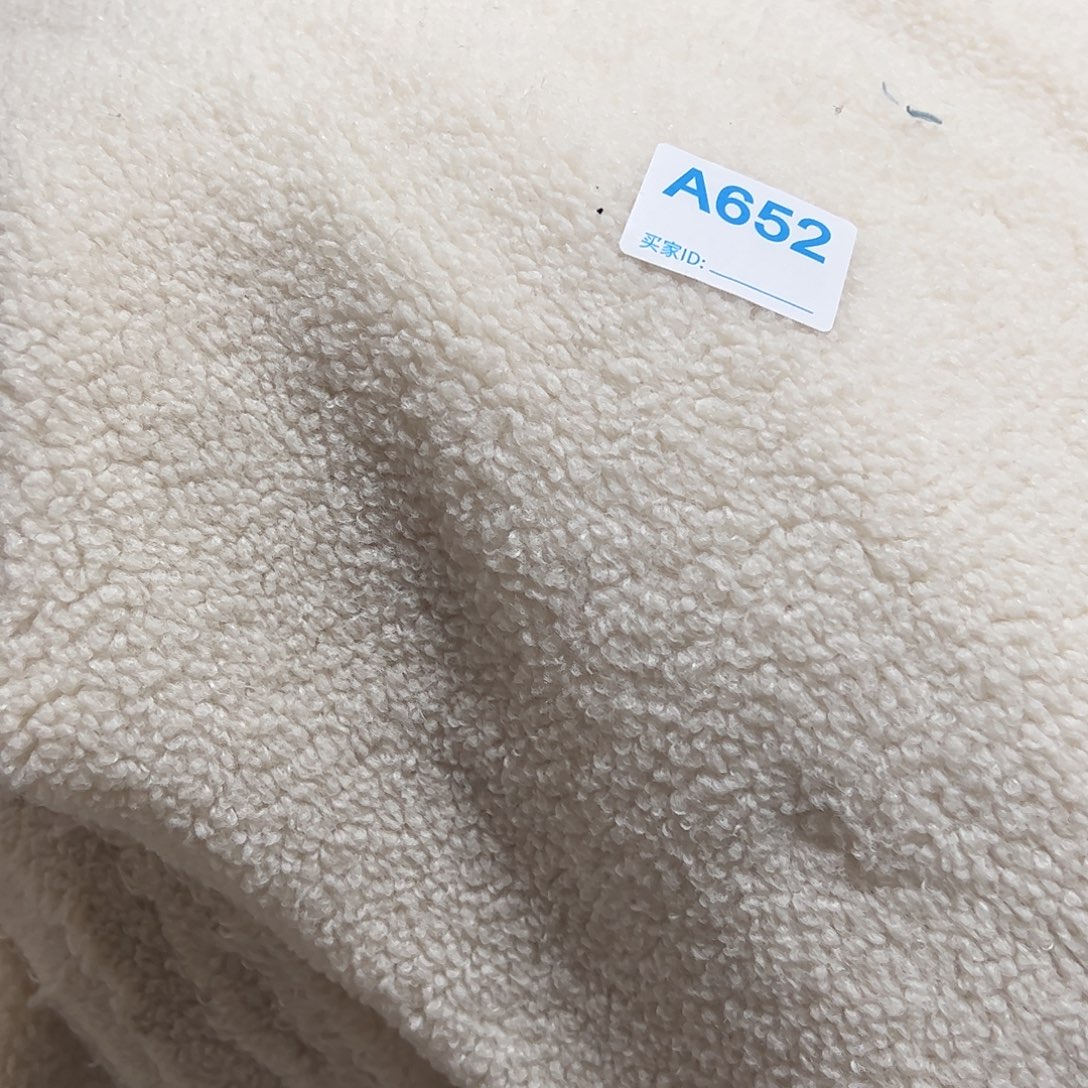 白色羊羔毛¥18 ， 3米652