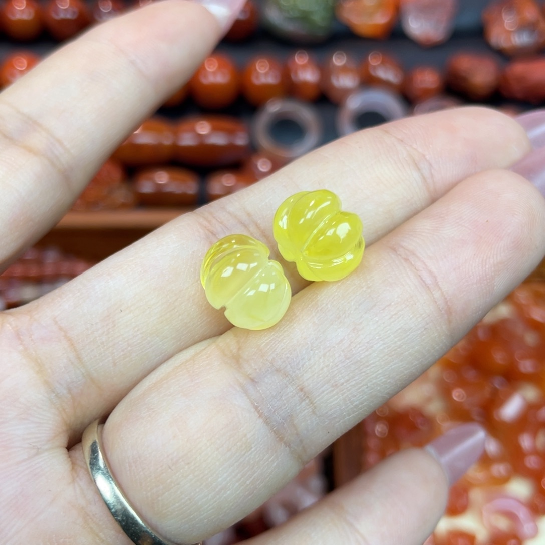 麻***奶琥珀未镶嵌颈饰南瓜珠