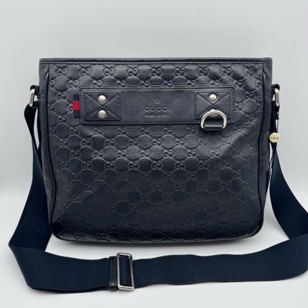95新 GUCCI/古驰 97新黑色压花牛皮斜挎包/男士2025
