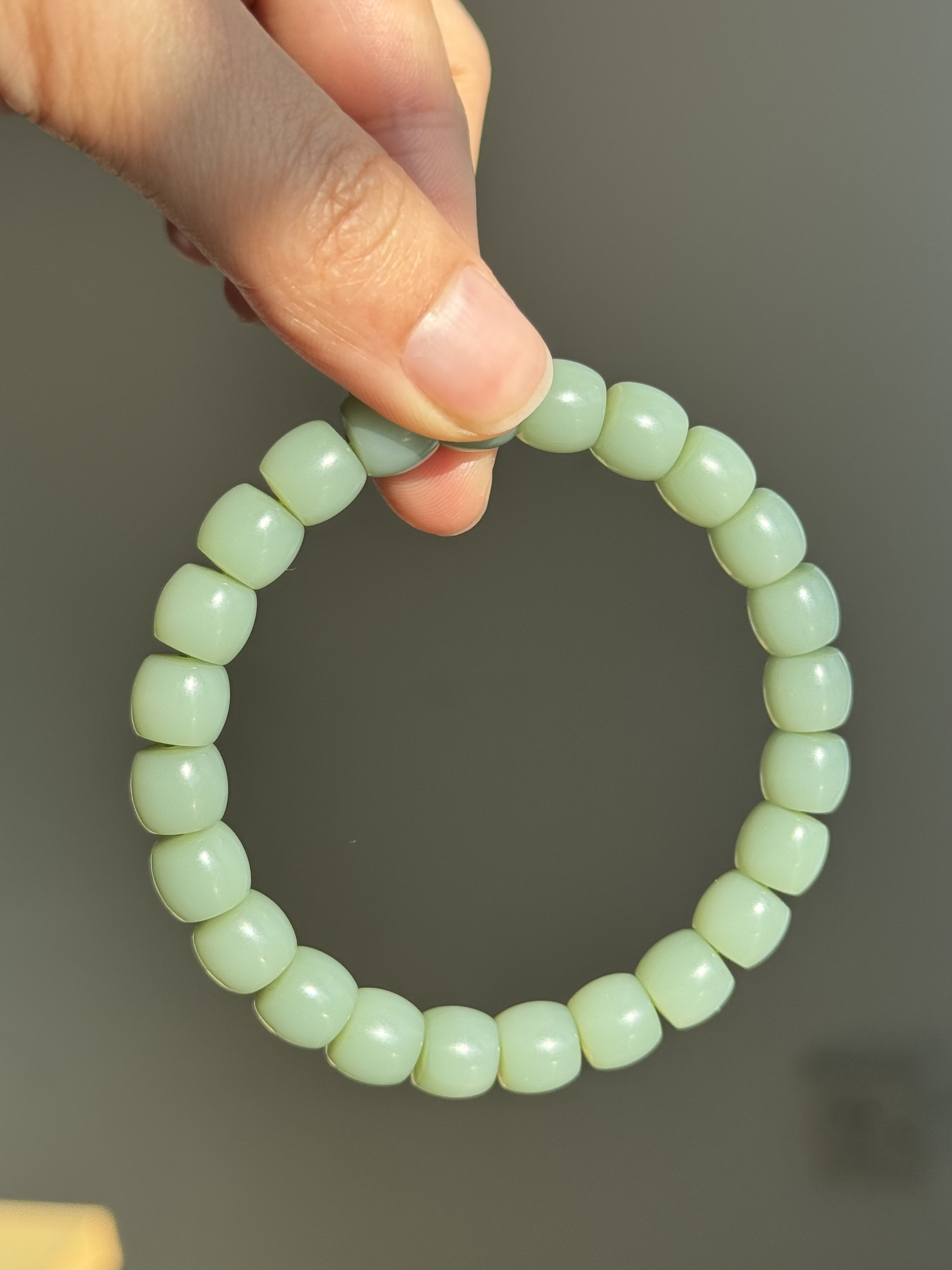 c025俄罗斯和田玉粉青碧玉直切手串8*9