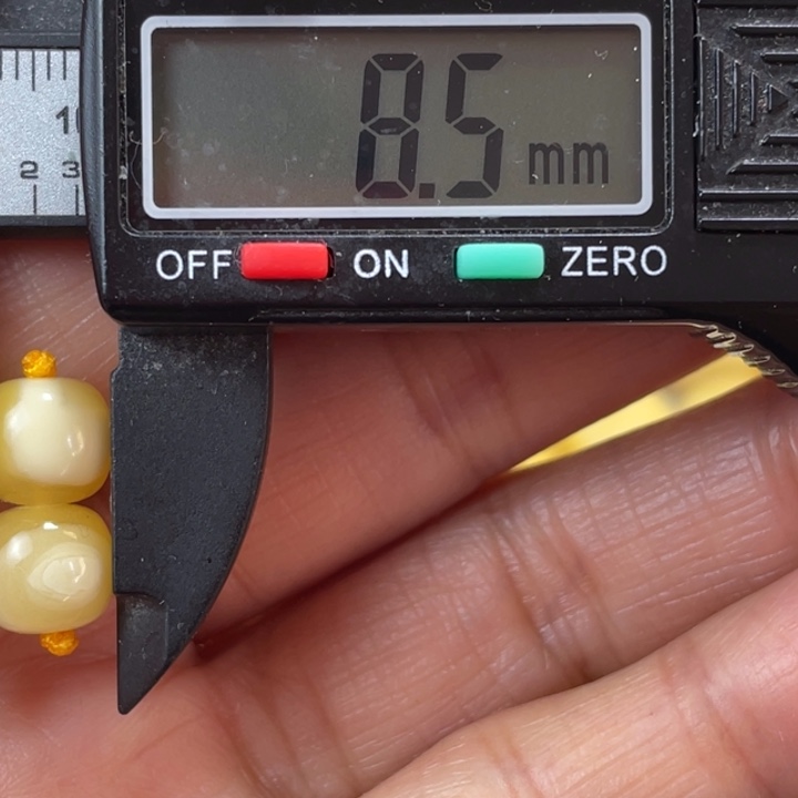 刀***刃蜜蜡未镶嵌裸石24