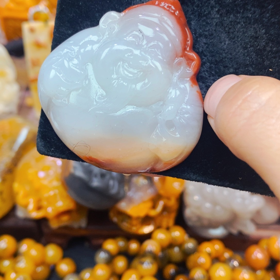 未镶嵌石英质玉（黄龙玉）颈饰