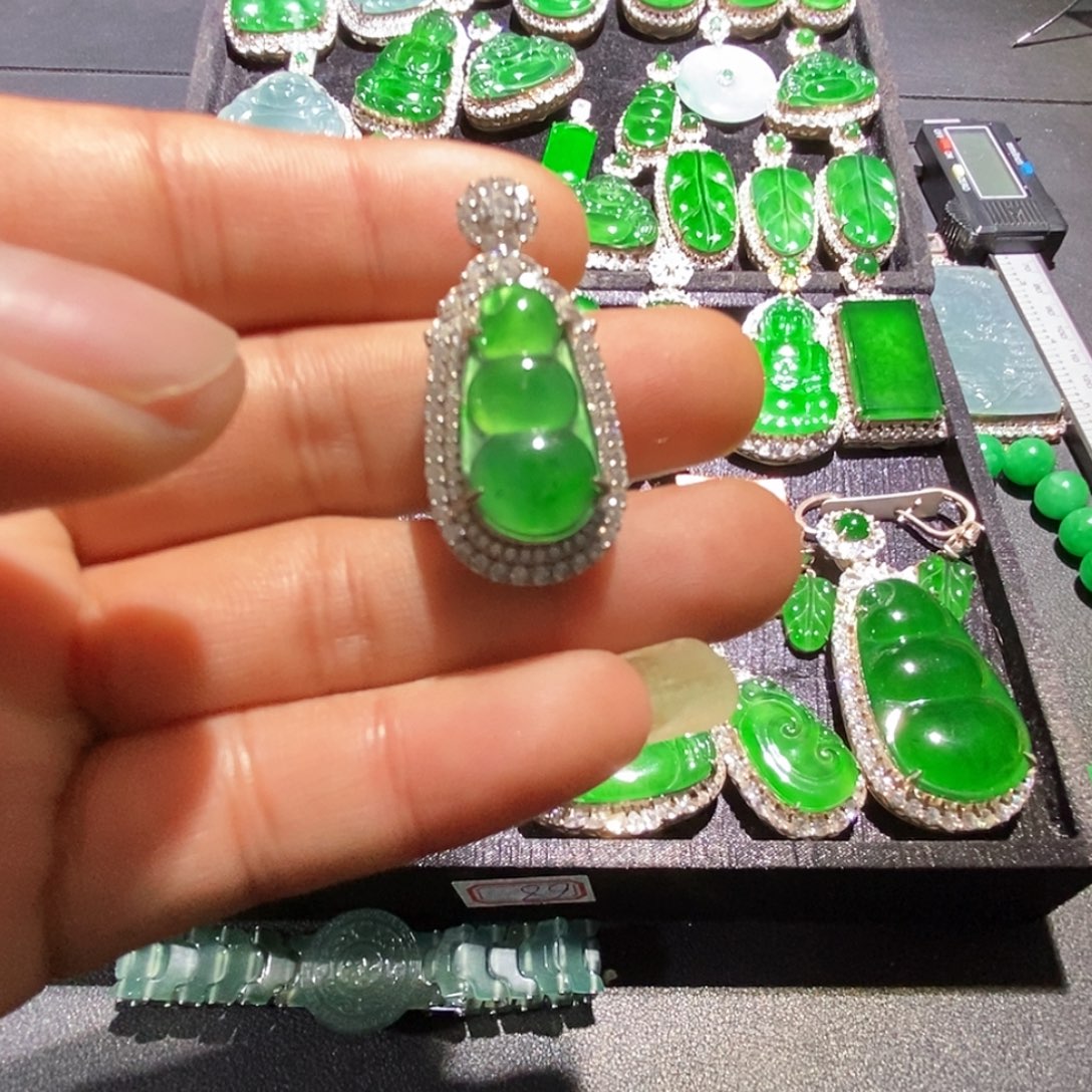 翡翠未镶嵌吊坠(不含链)A货翡翠9