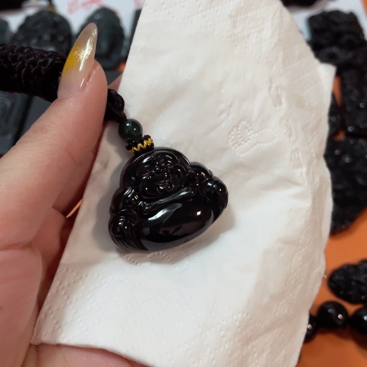 翡翠颈饰未镶嵌雨*