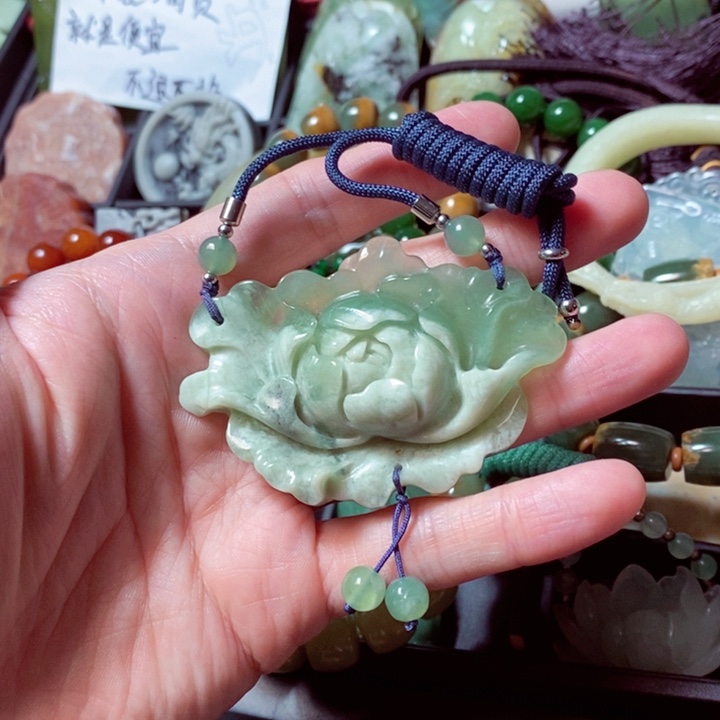 蛇纹石玉颈饰未镶嵌