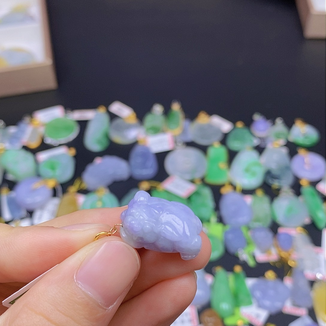 翡翠颈饰18K金镶嵌翡翠