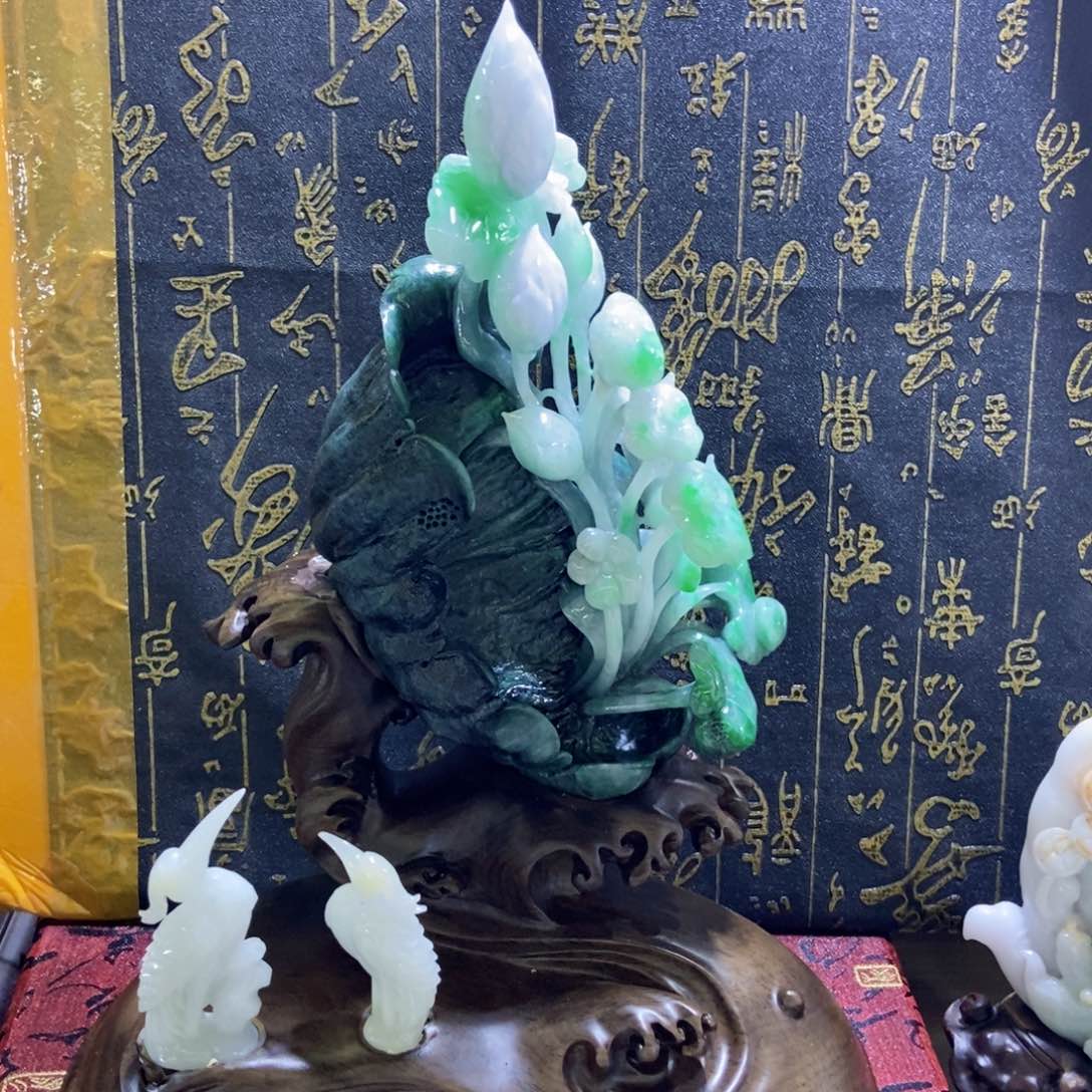 未镶嵌挂件翡翠1****.好看的翡翠荷花