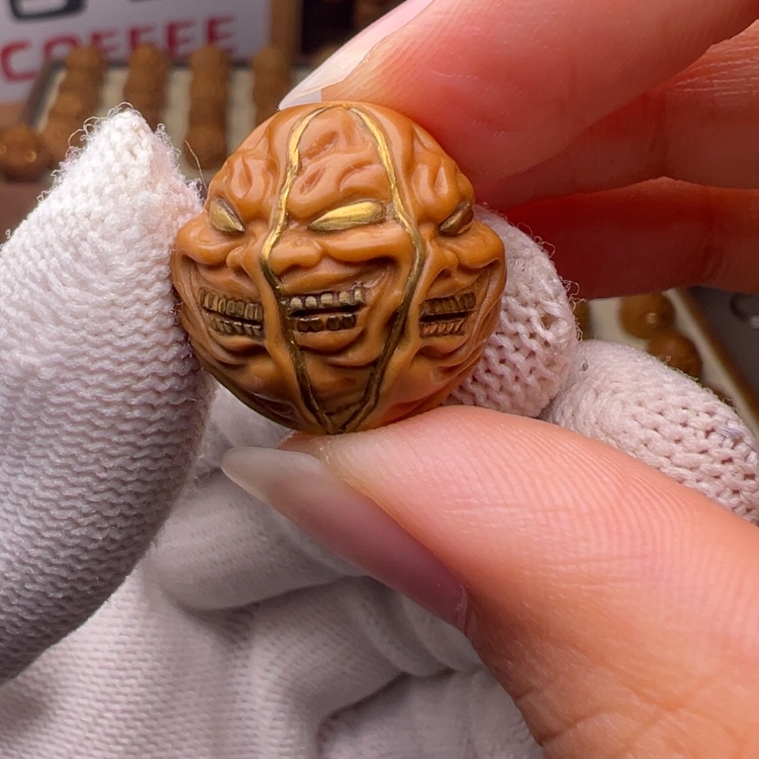 猴头核桃把件镶嵌款一念心魔18左右尺寸全品有正常封口线