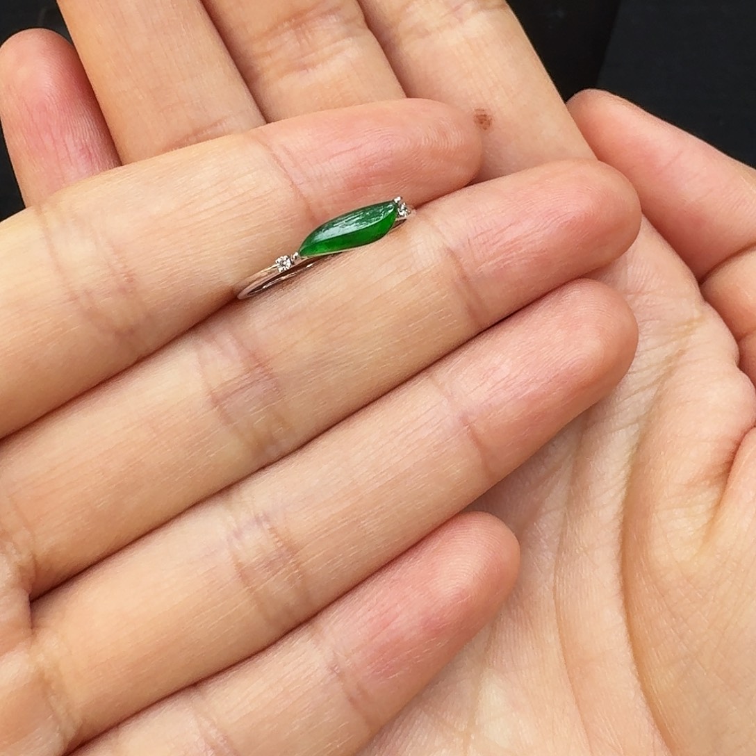 翡翠颈饰18K金镶嵌戒指