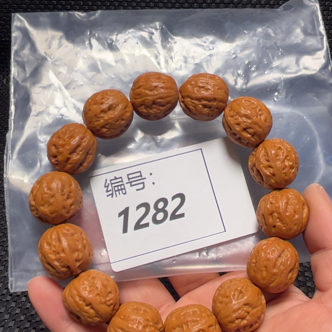 文玩核桃吊坠京八棱19