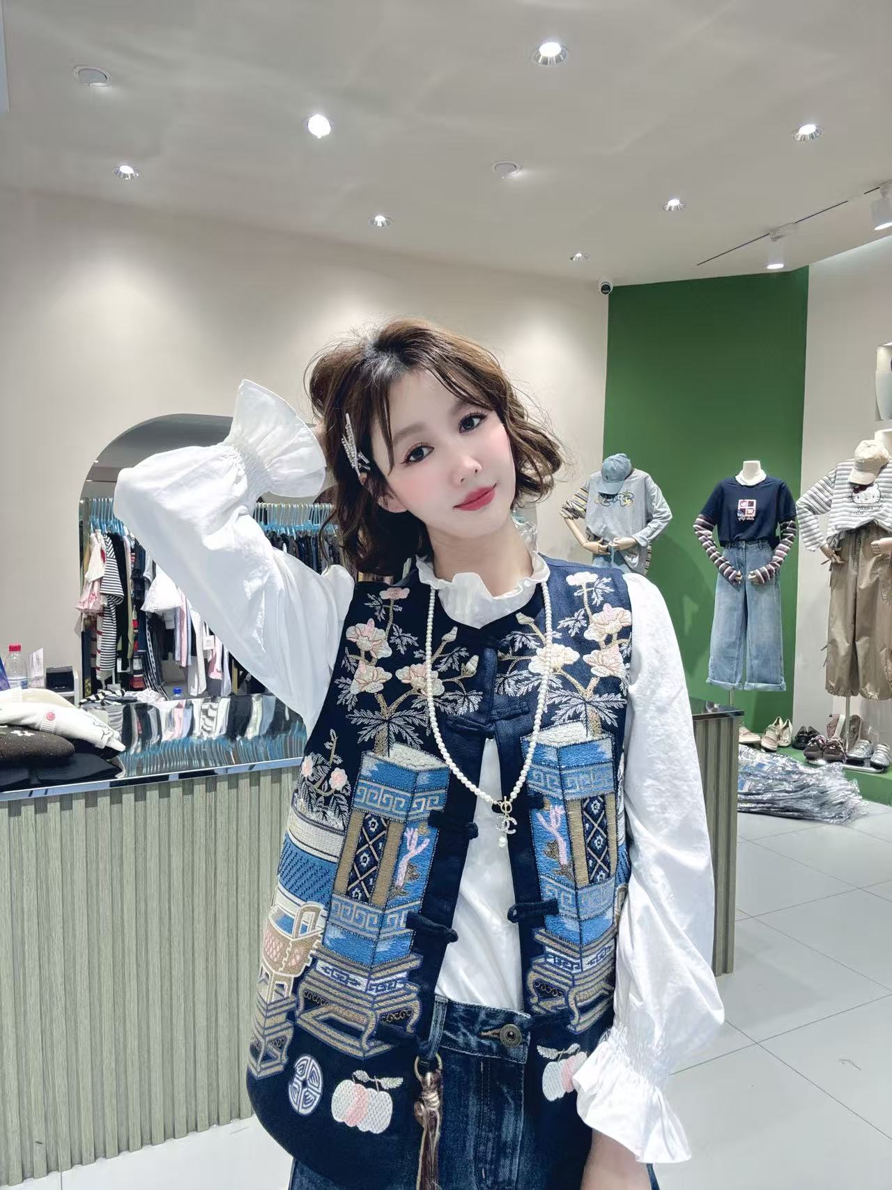女皇 【秋日换新】宽松型刺绣百搭马甲透气印花马夹