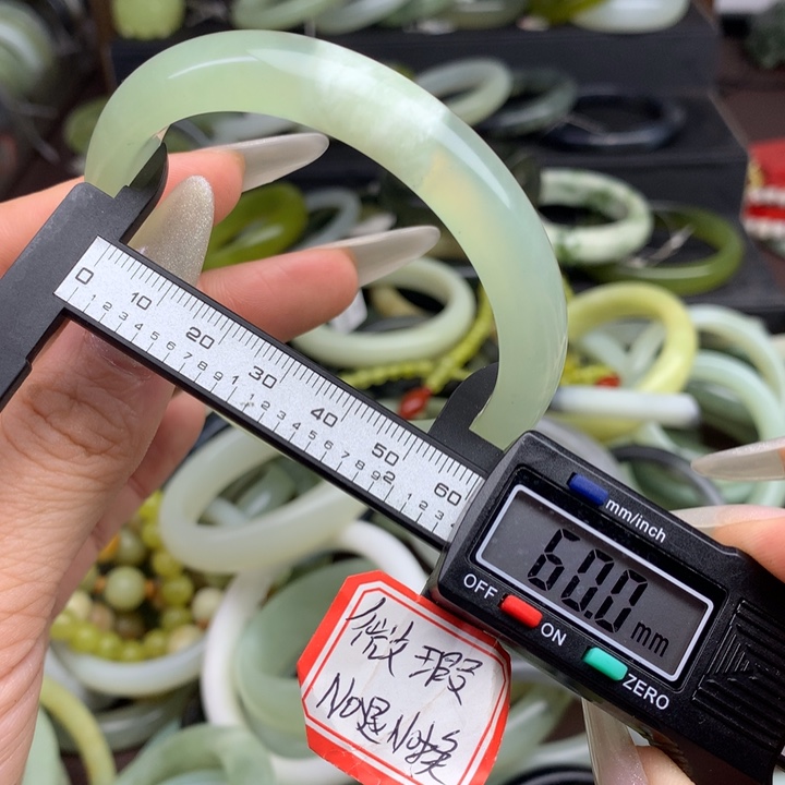 蛇纹石玉手镯未镶嵌493