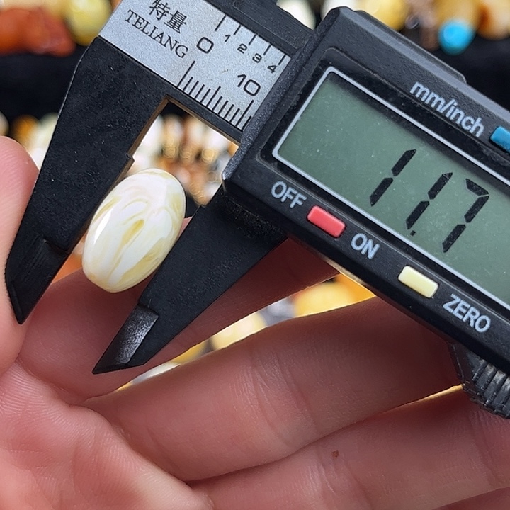 蜜蜡未镶嵌珠宝奇石