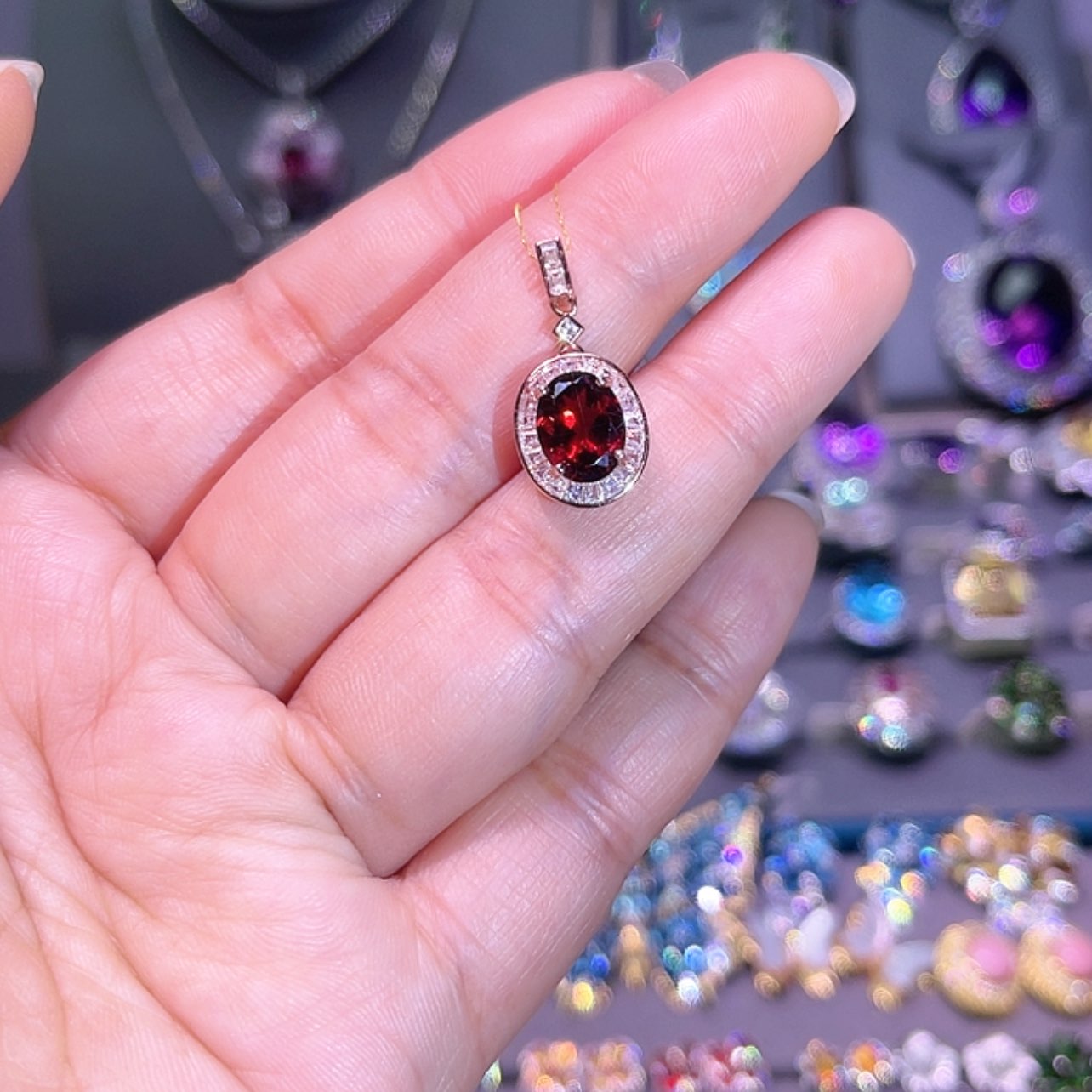 【闪购商品】石榴石吊坠(赠链)银S925镶嵌