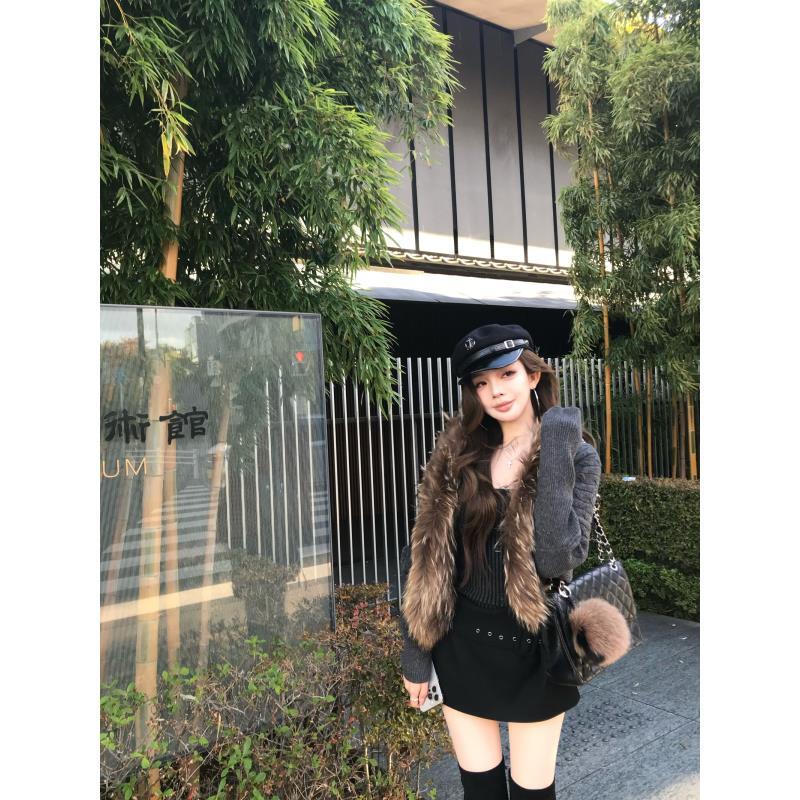 Momoshero【英区流浪生】——Slack girl 貉子大毛领抽绳外套