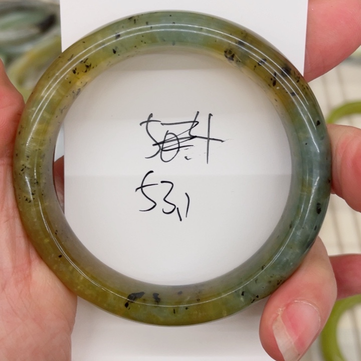 蛇纹石玉手镯未镶嵌