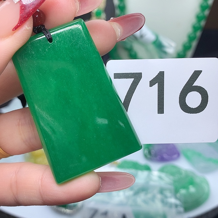 翡翠吊坠(赠链)未镶嵌