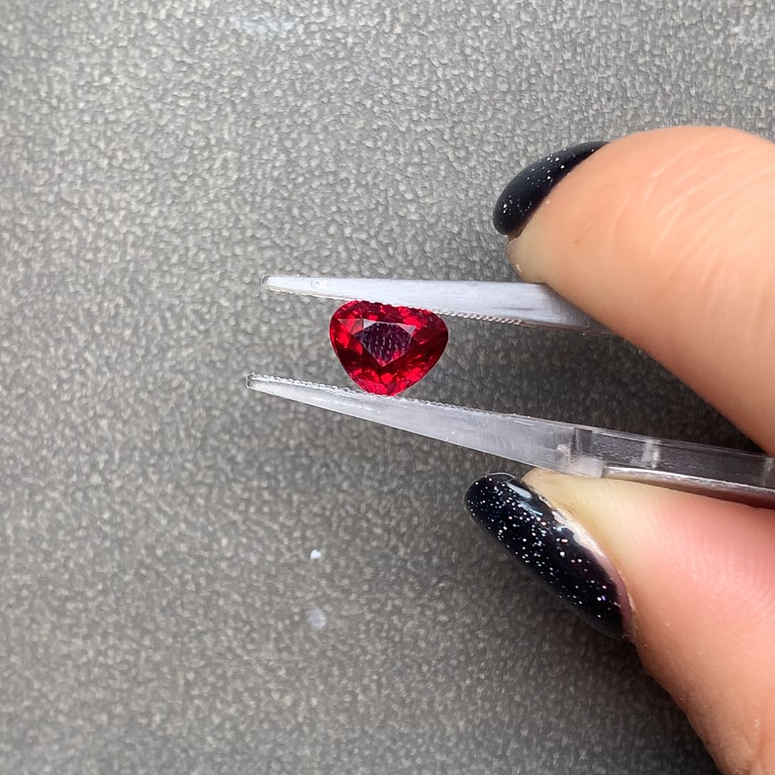 裸石未镶嵌红宝石无烧鸽血2.04ct吉尔德