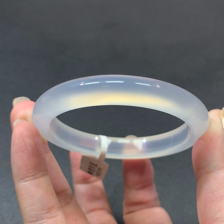 鱼***_玛瑙/玉髓未镶嵌手镯