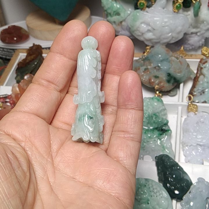 翡翠吊坠(赠链)未镶嵌