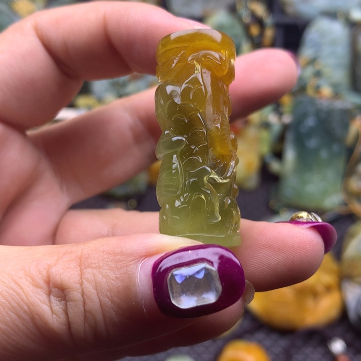 蛇纹石玉挂坠未镶嵌