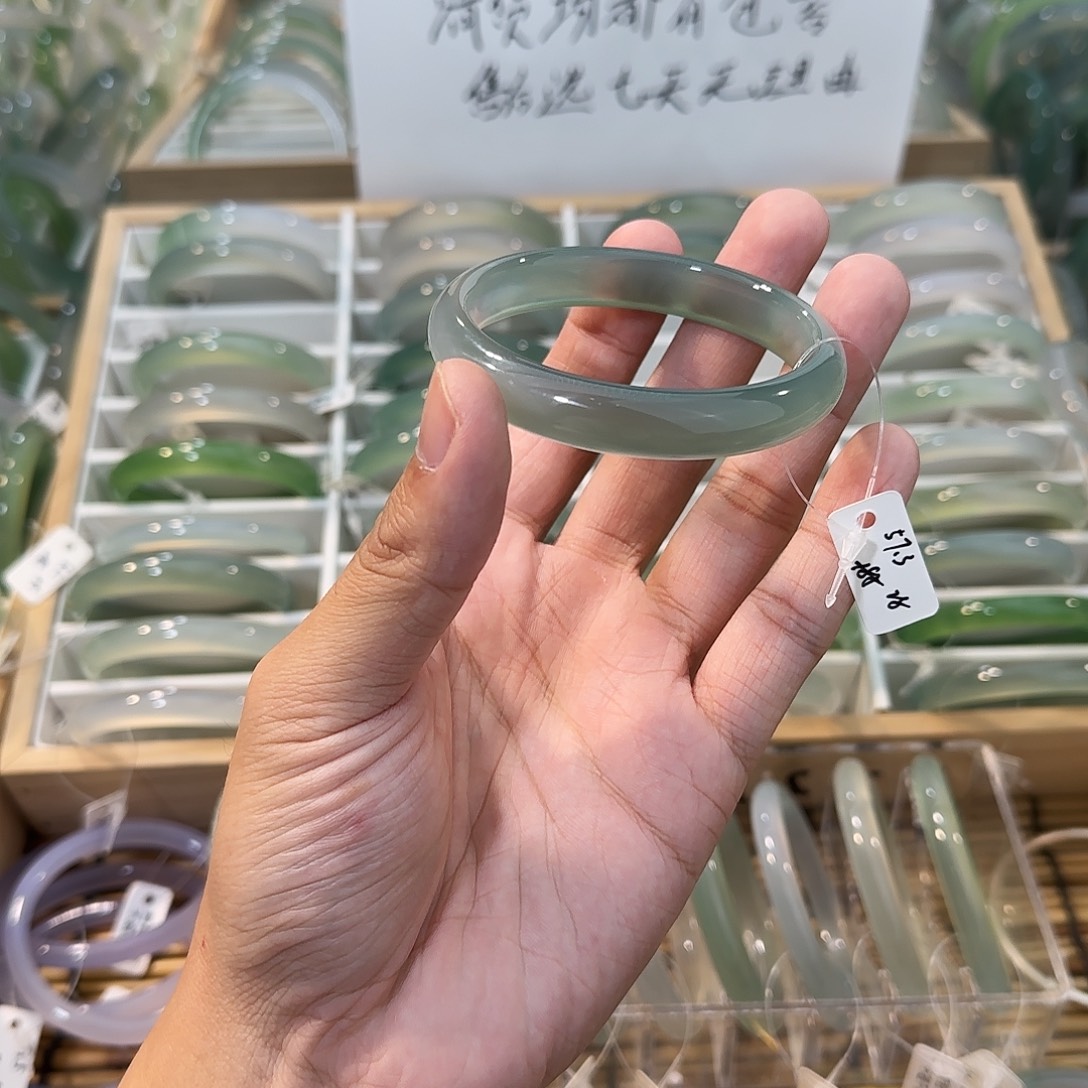 玛瑙/玉髓未镶嵌手镯圈口57.3