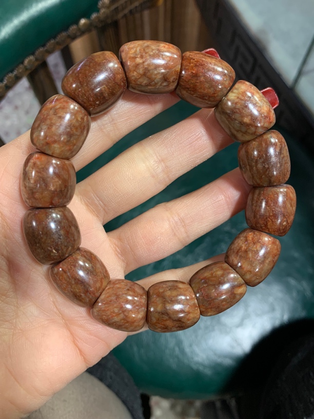 血丝沁仿古卡16的手串