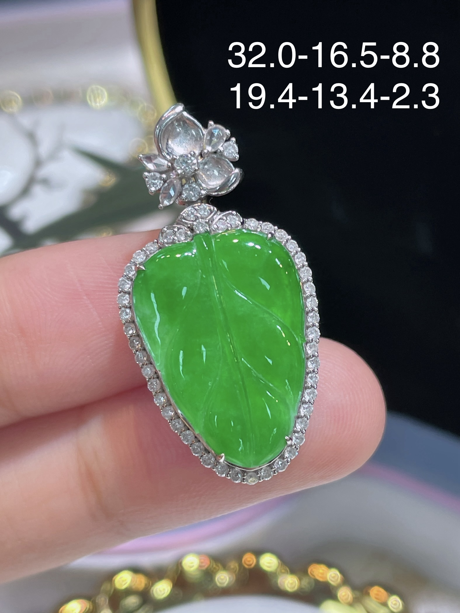 天然缅甸翡翠A货 满绿叶子吊坠 18k金镶嵌钻石