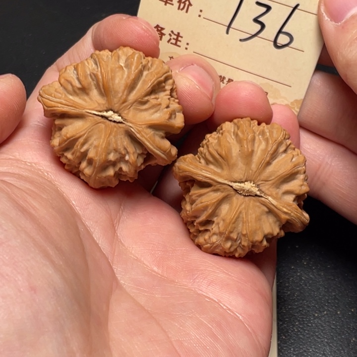 文玩核桃把件三角白39尺全品白茬136