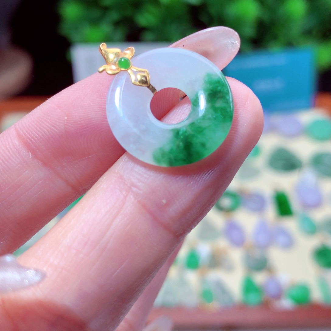 翡翠吊坠(不含链)18K金镶嵌