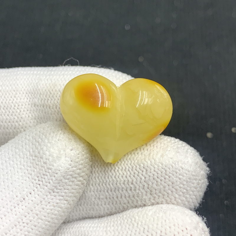 P1167保真原矿俄料尺寸23.8*18.9mm蜜蜡屁桃爱心单颗隔珠微瑕放漏