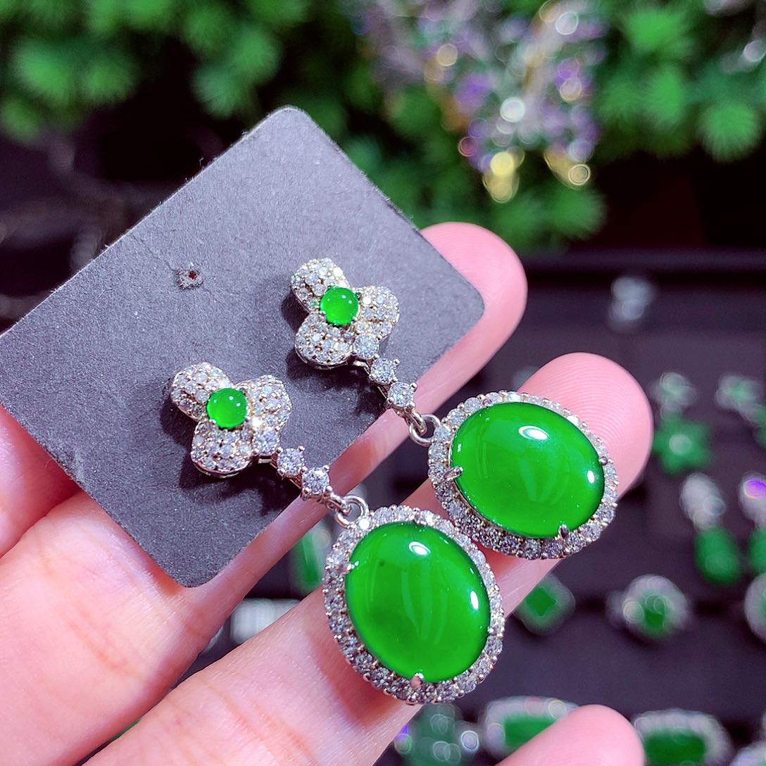 颈饰未镶嵌翡翠天然