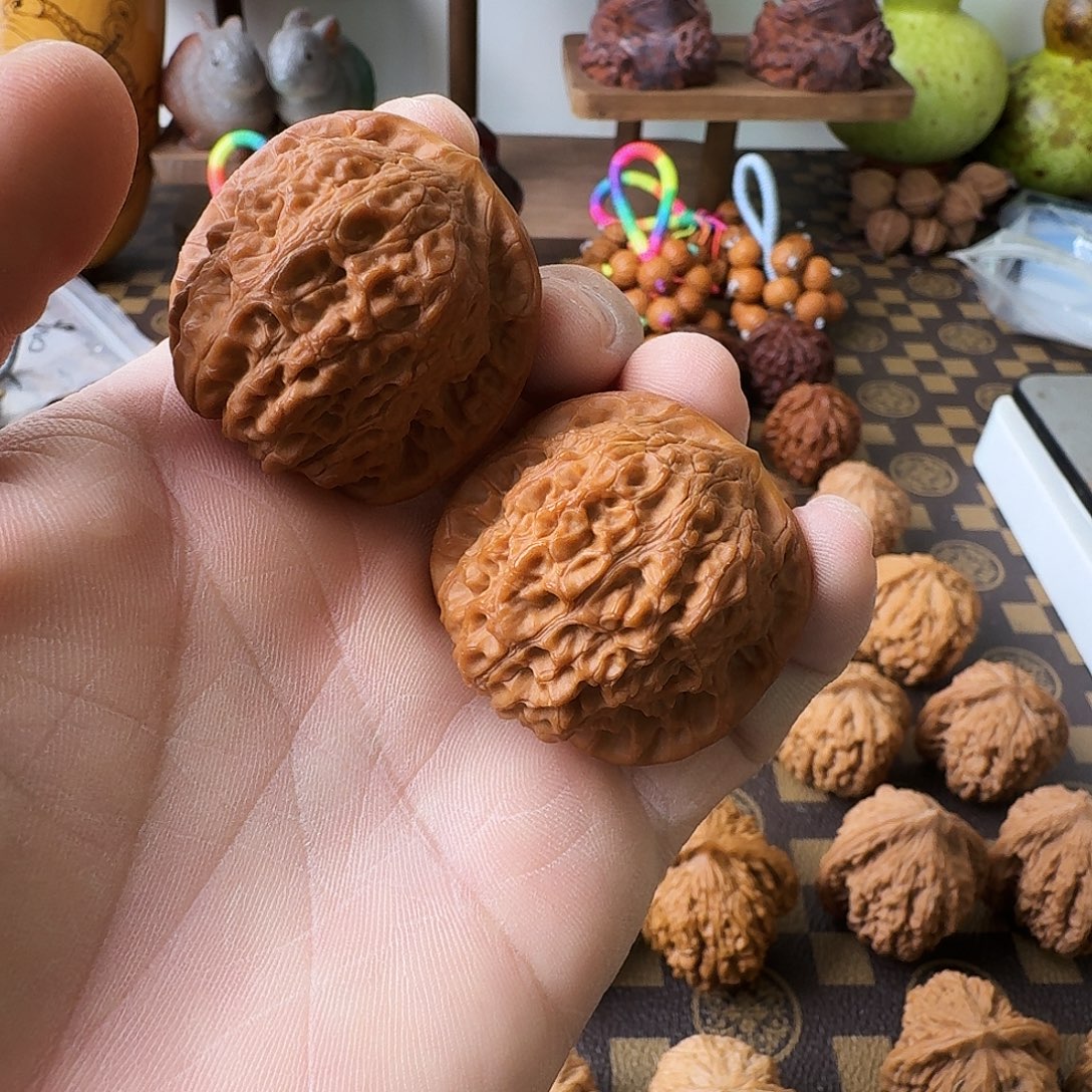 文玩核桃把件血麒麟