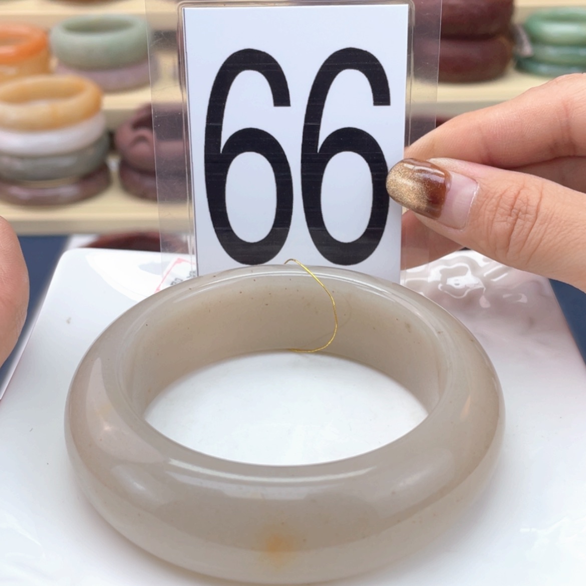 【闪购商品】石英质玉手镯未镶嵌