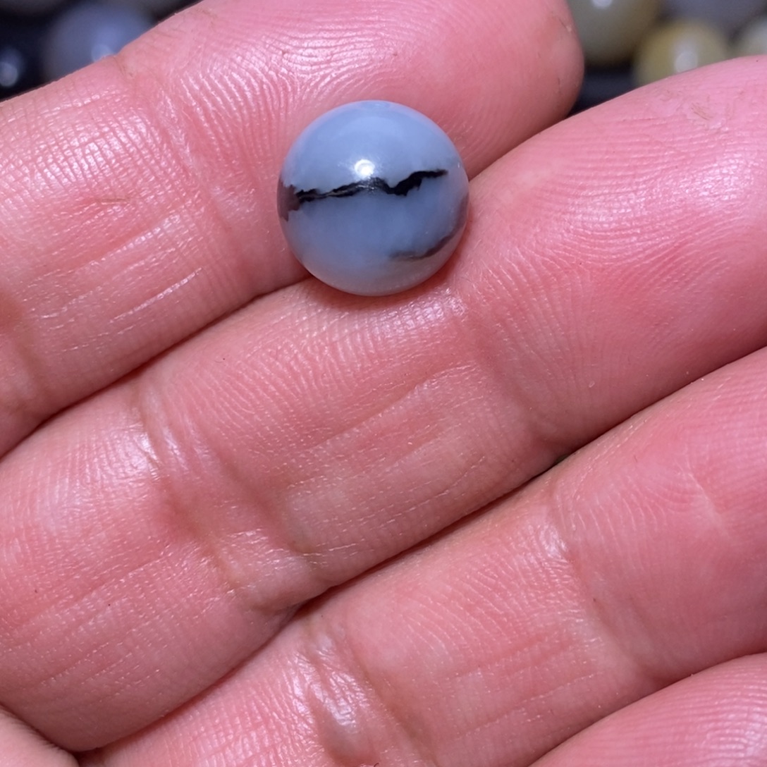 本***色和田玉（糖玉）未镶嵌珠宝半成品