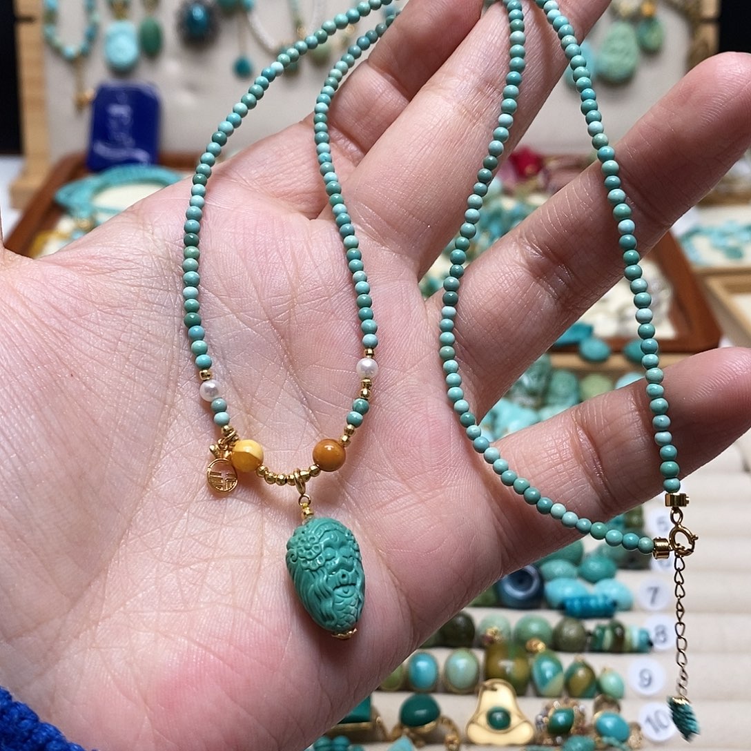 绿松石未镶嵌颈饰