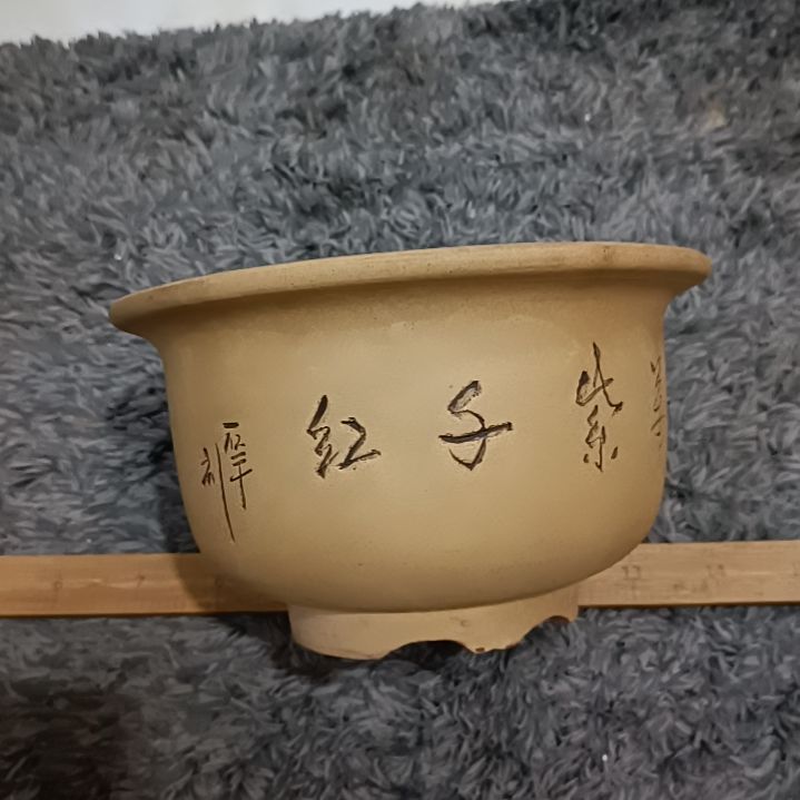 自***在宜兴产紫砂花盆宜兴产紫砂花盆