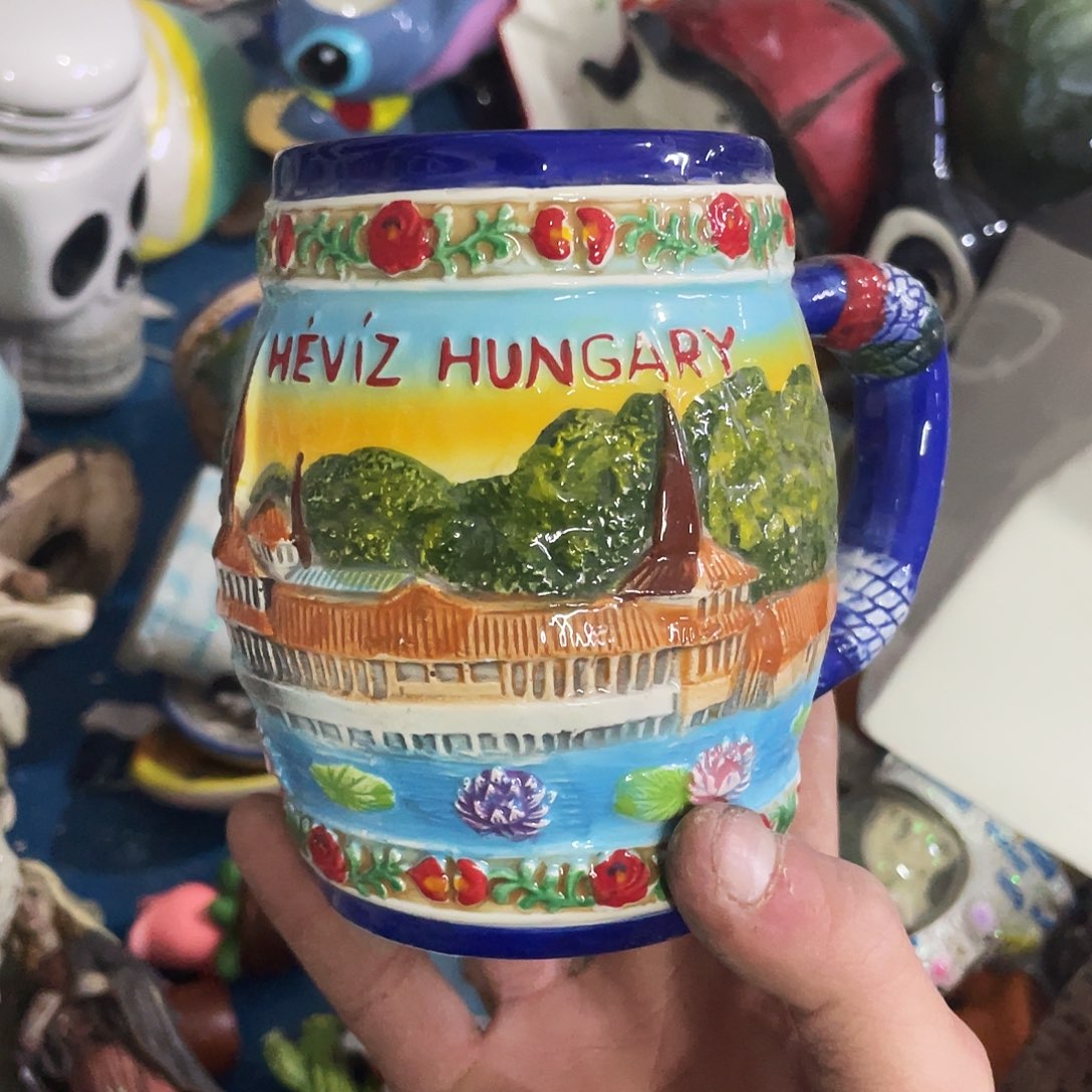 摆件  磕碰。   封釉。     