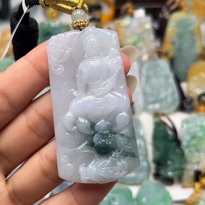 翡翠未镶嵌颈饰大势至