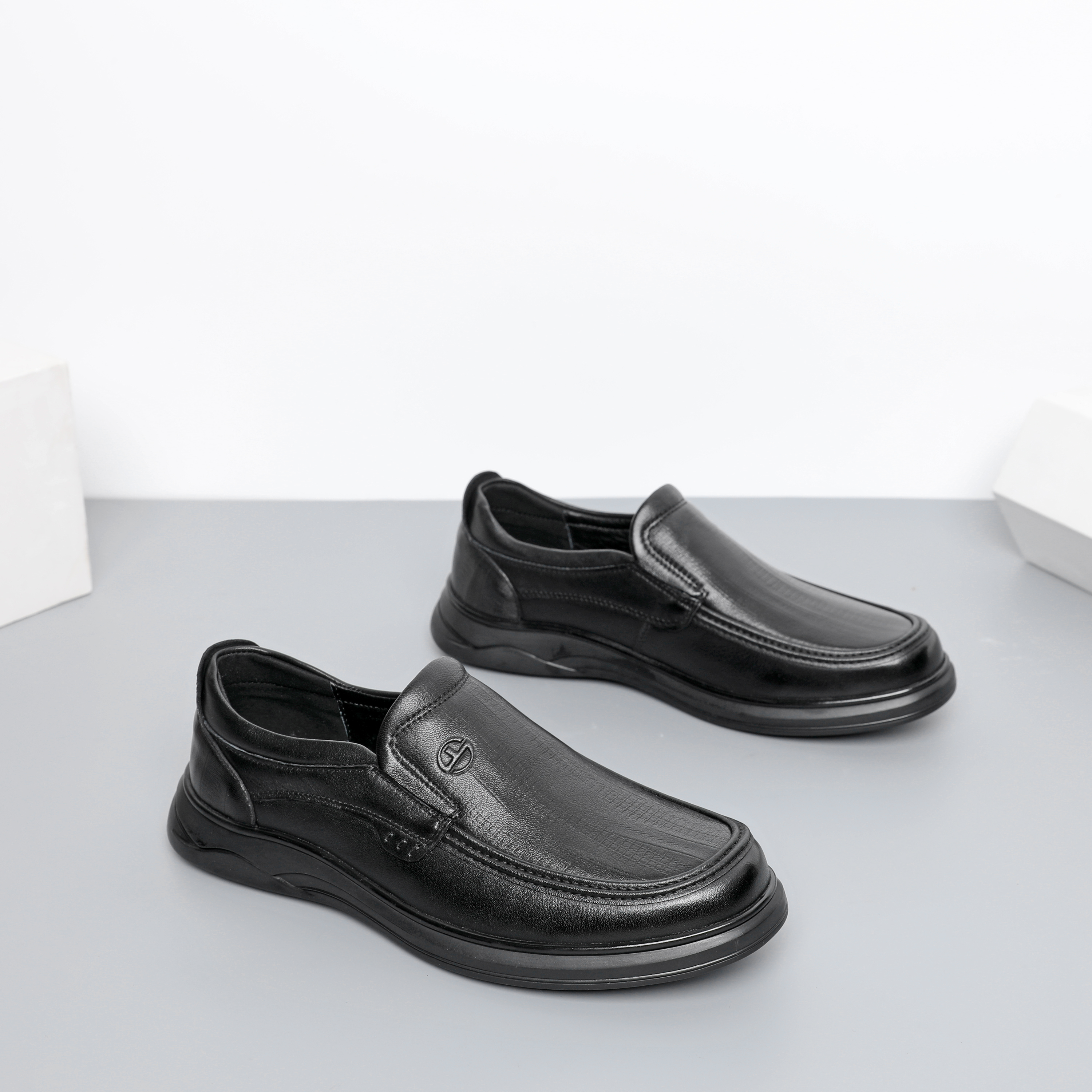 头层牛皮/羊皮轻便减震防滑休闲皮鞋软底软面89103