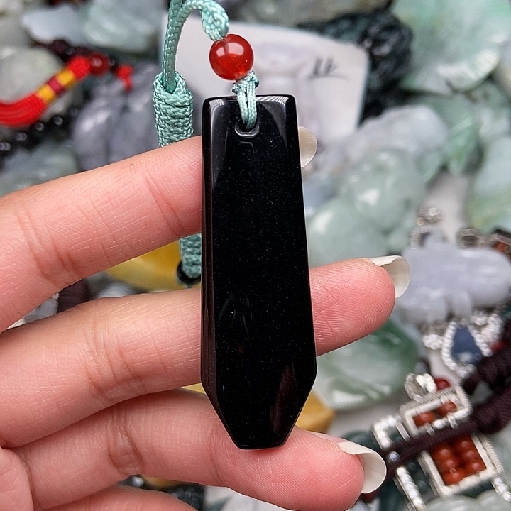 颈饰未镶嵌翡翠水**哥翡翠