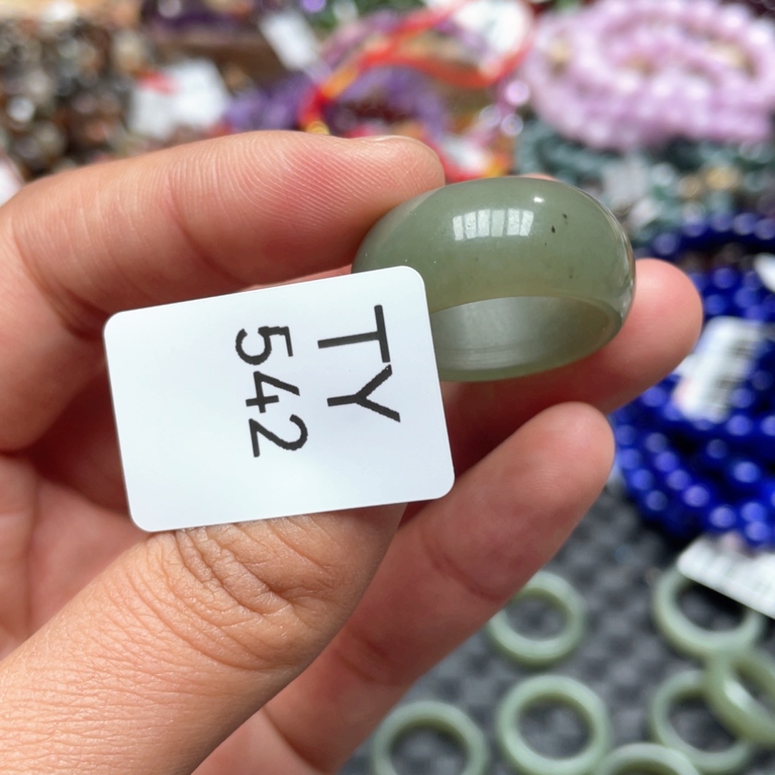 和田玉多样性发一只未镶嵌