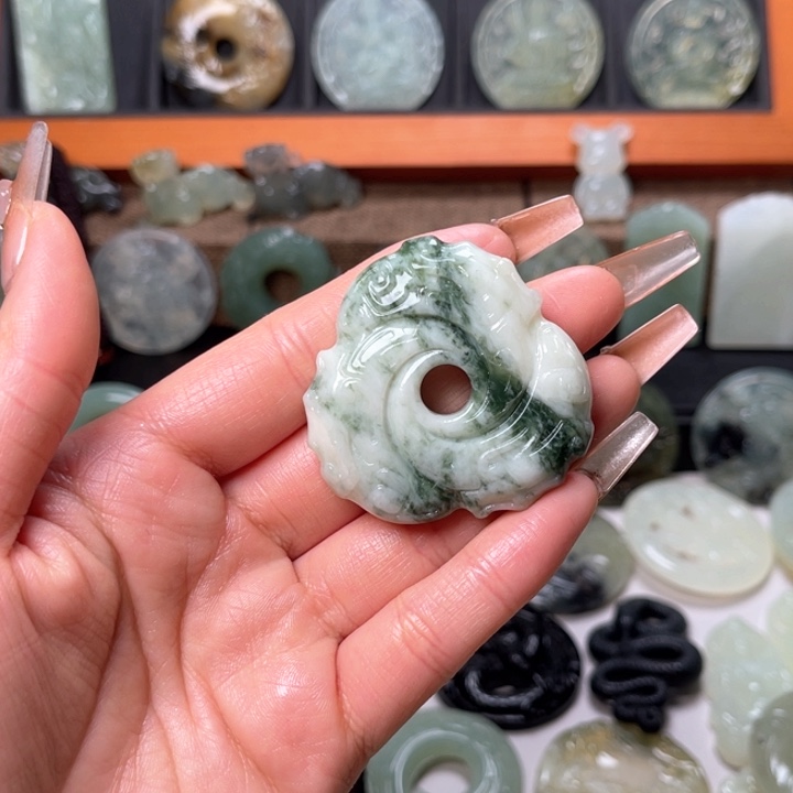 岫玉吊坠(赠链)未镶嵌