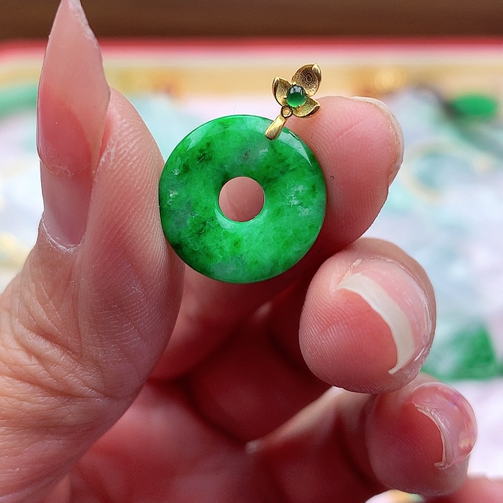 翡翠颈饰18K金镶嵌翡翠