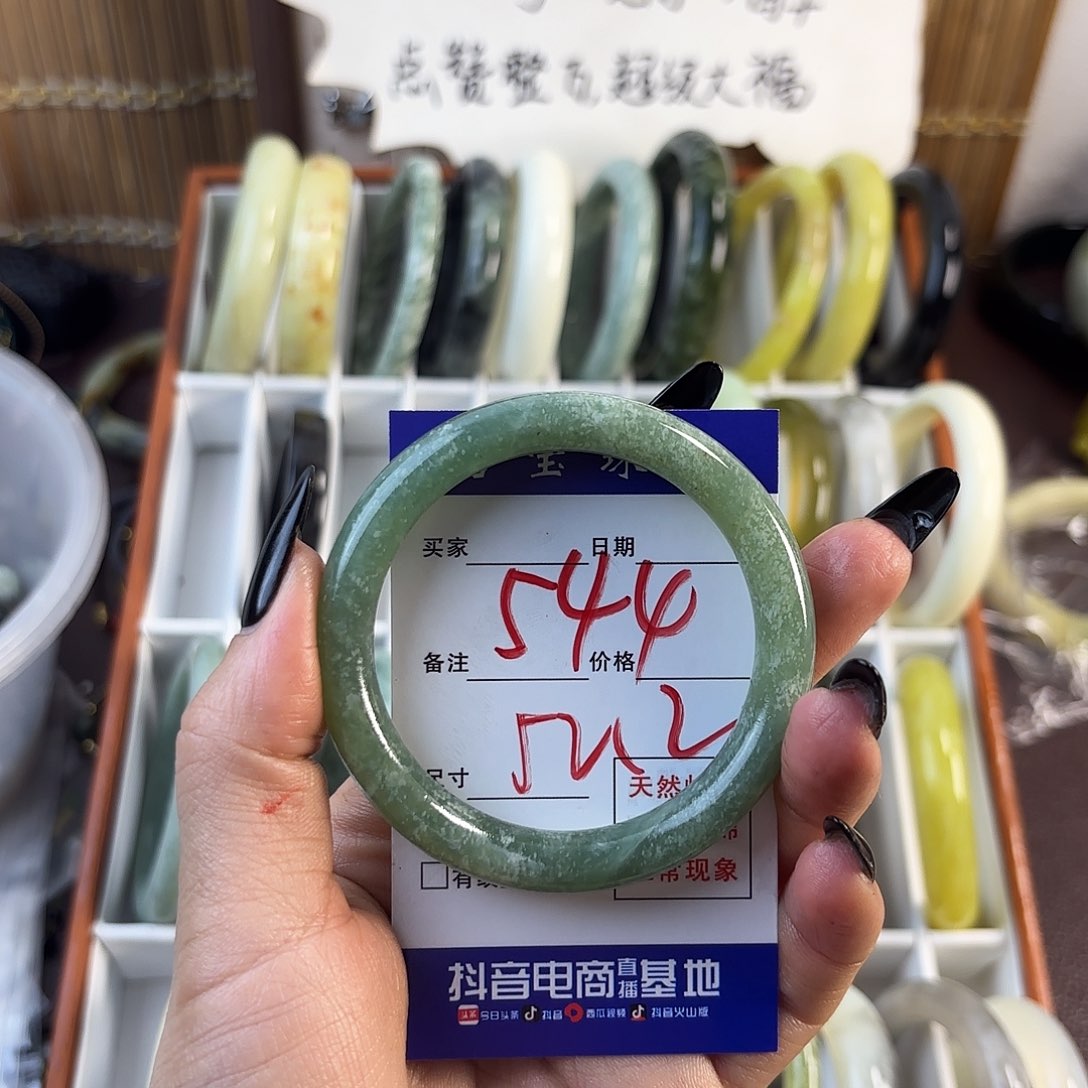 蛇纹石玉手镯未镶嵌这****.