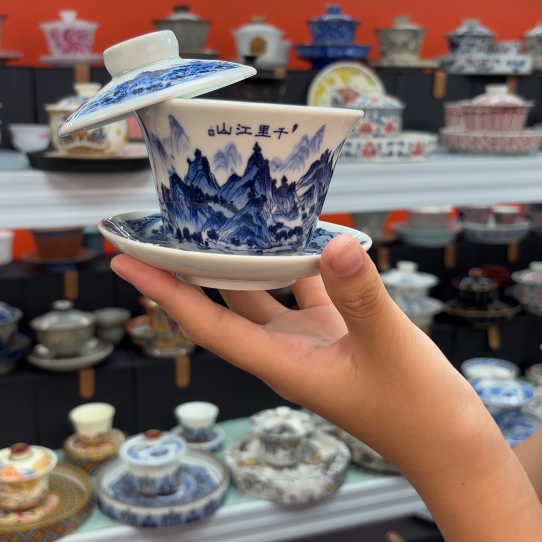 茶具是指由两块金属做成