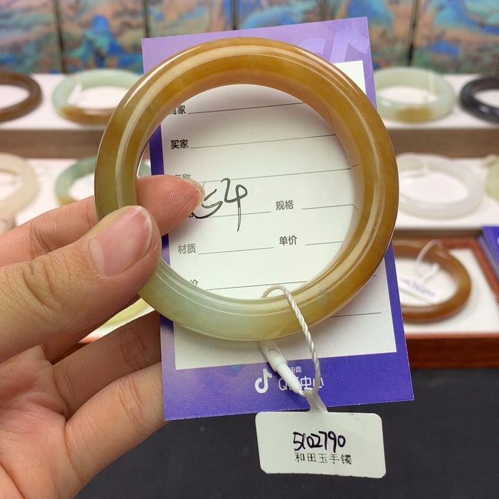 和田玉手镯未镶嵌