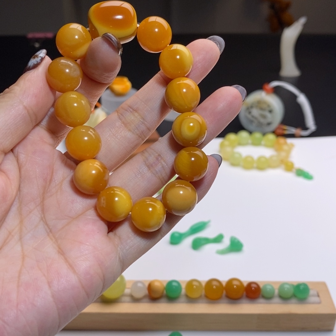 石英质玉（缅黄）未镶嵌颈饰